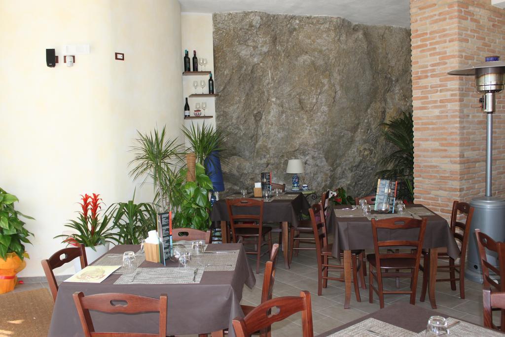 Locanda Del Drago Монреале Экстерьер фото