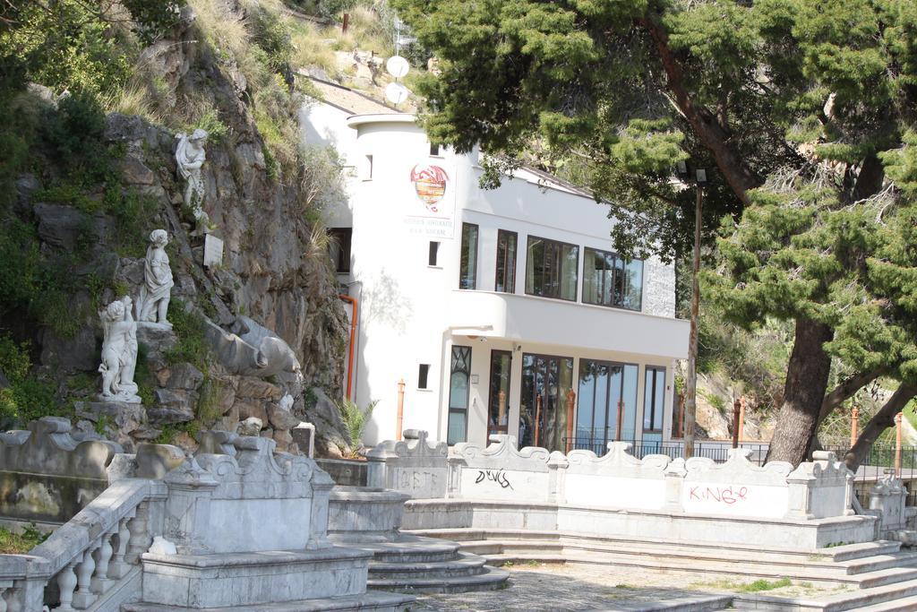 Locanda Del Drago Монреале Экстерьер фото